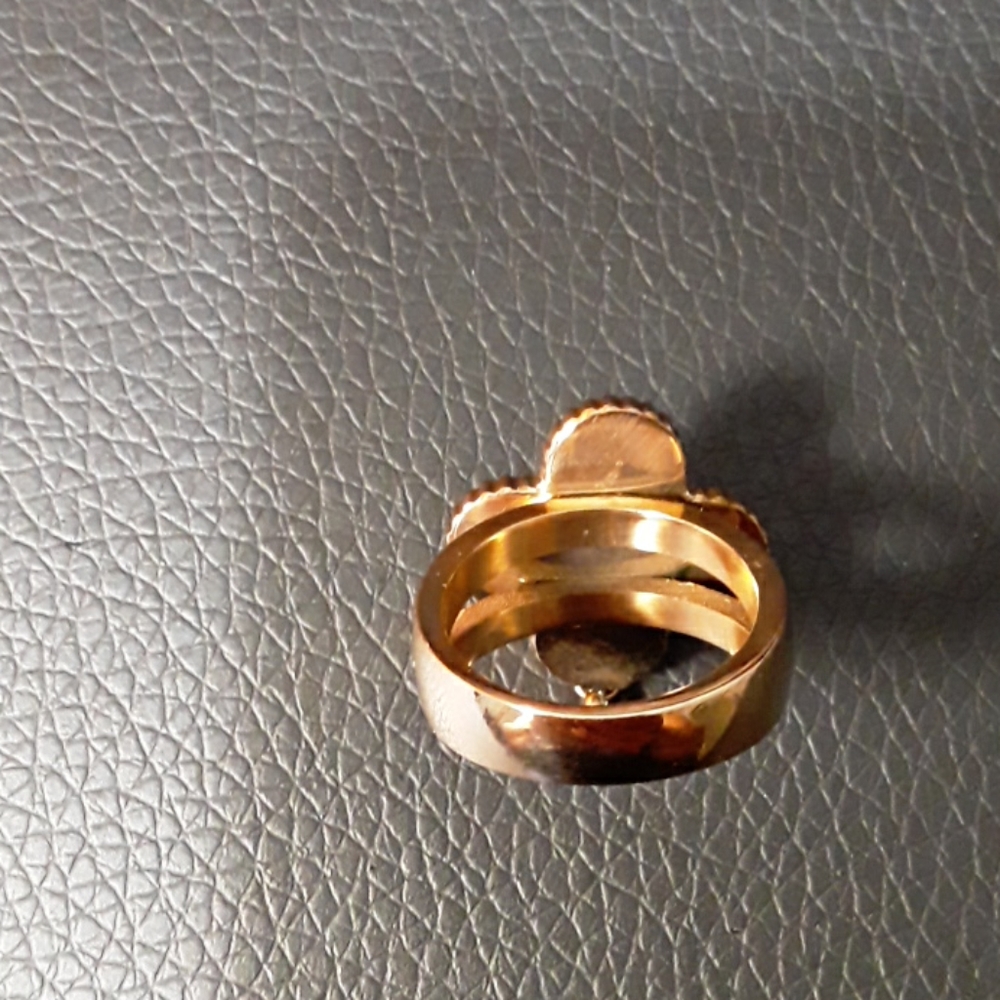 Ring - Picture 2 of 4